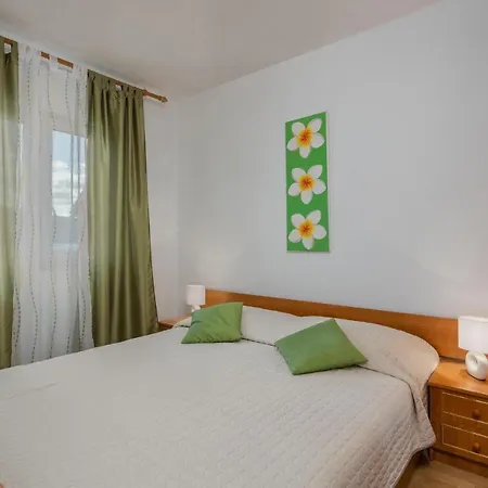Apartment In With House Sea View Cres