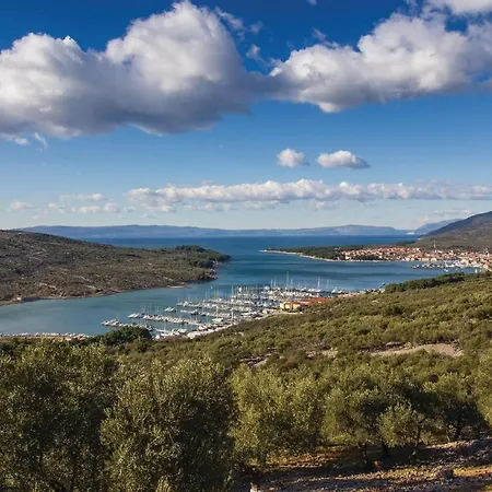 2 Bedroom Stunning In Cres